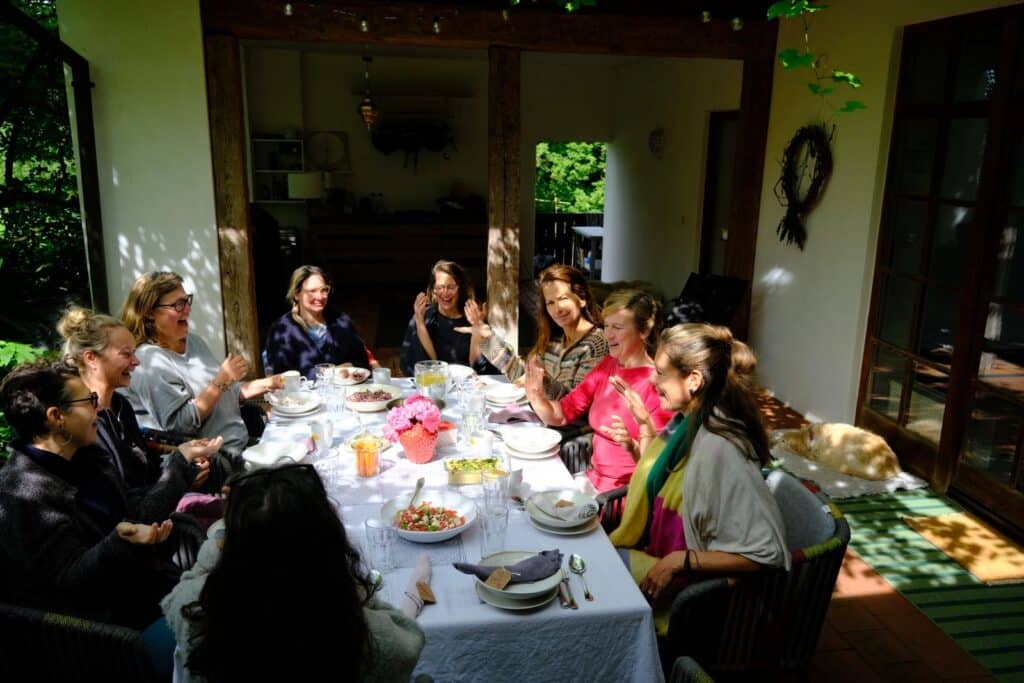Essen als Ritual bei uns am Weltenhof im Südburgenland. Regionale Zutaten gemeinsam zubereitet.