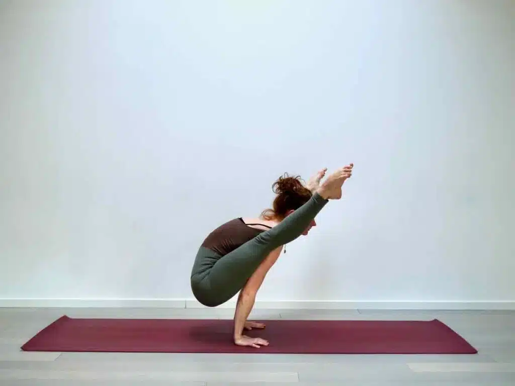 Helen Schoene in der YogastellungTitibhasana