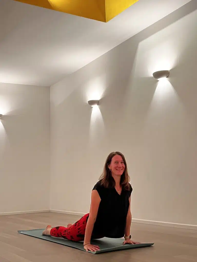 Kristina Hammer in der Yogawerkstatt Wien für 108 Sonnengrüße zur wintersonnwende.